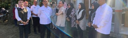 DPRD dan Pemkot karena pendidikan merupakan faktor terpenting untuk pembangunan sebuah kota. Apalagi dari mulai sekolah dasar.